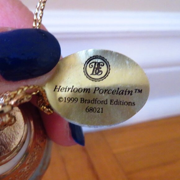 3 Bradford Editions Heirloom Ornaments ‘Guiding the way " Angels Porcelain 1999 - Picture 9 of 10
